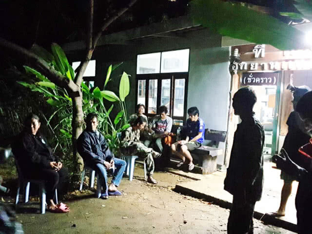 จับ 3 พรานตั้งแคมป์ล่าสัตว์เจอของกลางกำลังเปิบหมูป่า-ลิงลม
