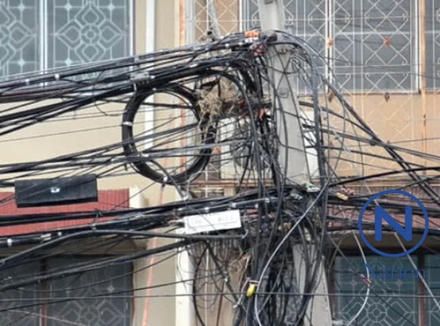 สายไฟระโยงระยางปล่อยนกทำรังแนะหาทางแก้ไข