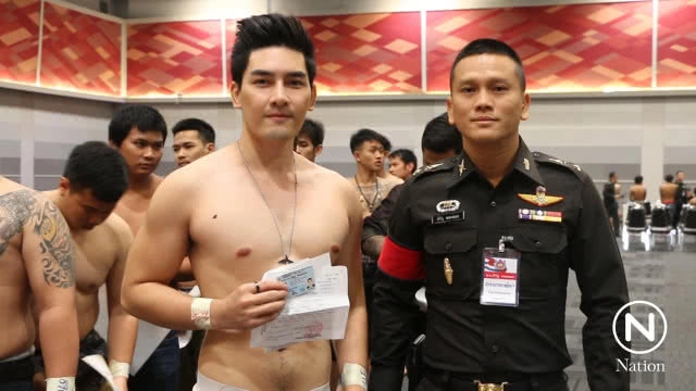 "สิงโต เดอะสตาร์" ลุ้นจับใบดำใบแดง