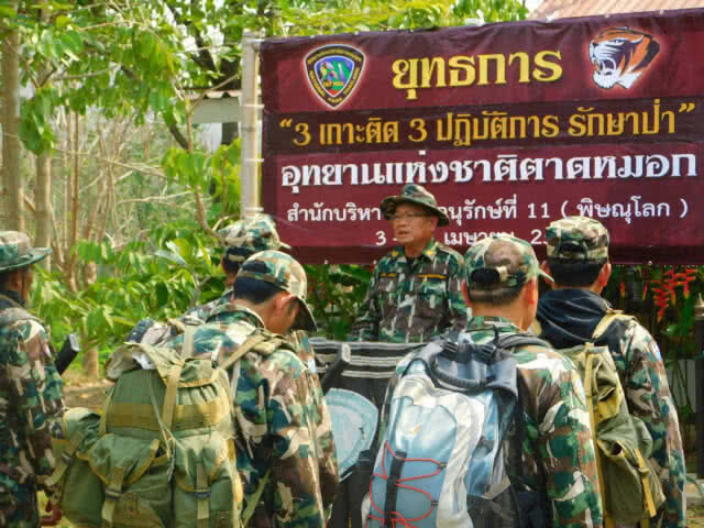 สถานการณ์คุ้นๆ! รวบ 3 พราน ตั้งแคมป์ล่าสัตว์เปิบหมูป่า - ลิงลมสบายใจ! (คลิป)