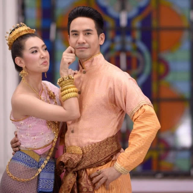 เชิญออเจ้าทั้งพระนคร!! พี่หมื่นร่อนการ์ดเชิญงานแต่งการะเกด คืนนี้