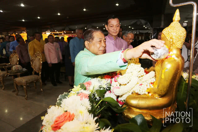 สืบสานประเพณีไทยรดน้ำขอพรสมาชิกสภานิติบัญญัติเเห่งชาติอาวุโส