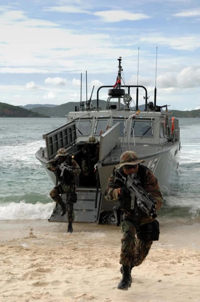 ๘ เมษายน ๒๕๖๑ : กระทรวงกลาโหม ครบ ๑๓๑ ปี "กลาโหมเทิดราชา รักษ์ราษฎร์ ชาติมั่นคง"