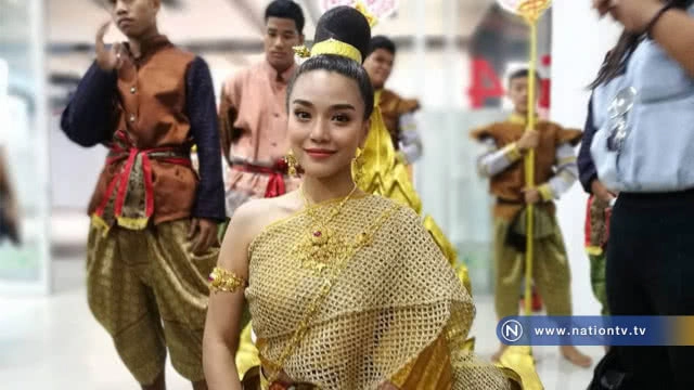 กรี๊ดลั่นห้าง!! "แม่หญิงจันทร์วาด" ร่วมงานโอทอปชวนแฟนละครแต่งไทย