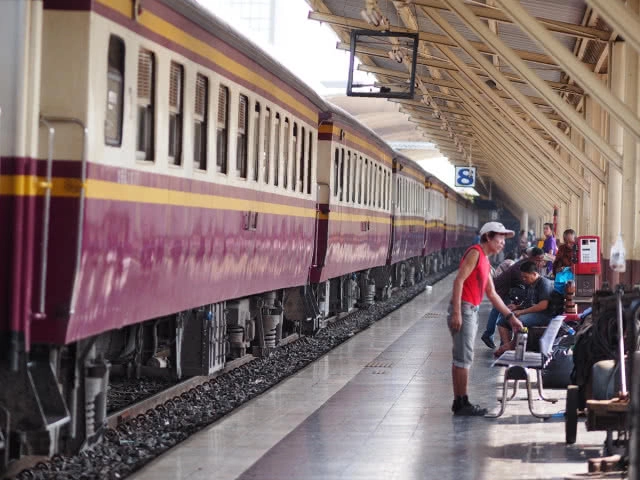 รฟท.ยอมรับเปิดเช่าพื้นที่ขายอาหารบนรถไฟจริง