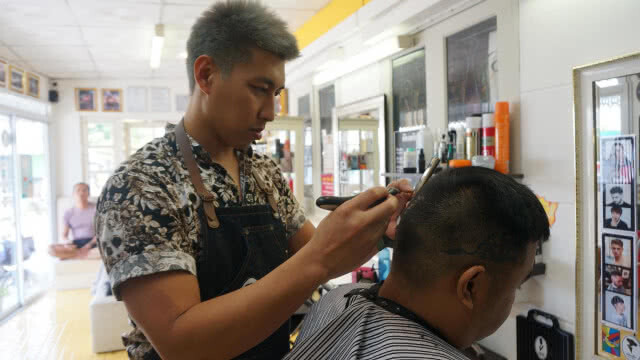 หนุ่มเชียงใหม่​ตัดทรงผมบ้านป่าแหว่ง พร้อมหยดน้ำตา ต้านบ้านพักตุลาการ