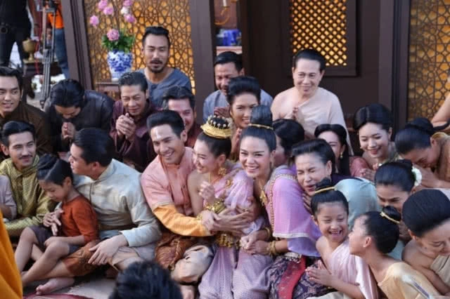 เชิญออเจ้าทั้งพระนคร!! พี่หมื่นร่อนการ์ดเชิญงานแต่งการะเกด คืนนี้