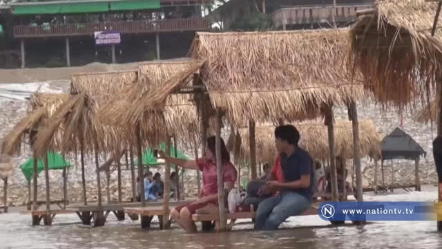 คลายร้อนเท้าแช่น้ำกินข้าวหาดท่ามะเฟือง