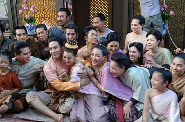 เชิญออเจ้าทั้งพระนคร!! พี่หมื่นร่อนการ์ดเชิญงานแต่งการะเกด คืนนี้