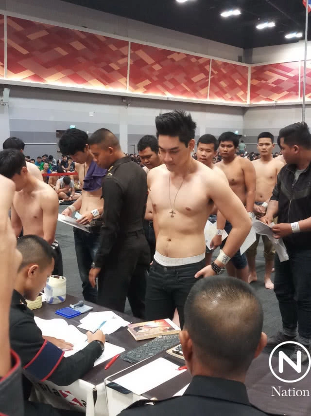 "สิงโต เดอะสตาร์" ลุ้นจับใบดำใบแดง