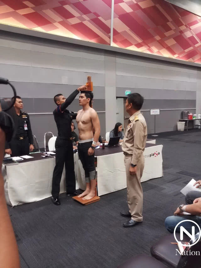 "สิงโต เดอะสตาร์" ลุ้นจับใบดำใบแดง