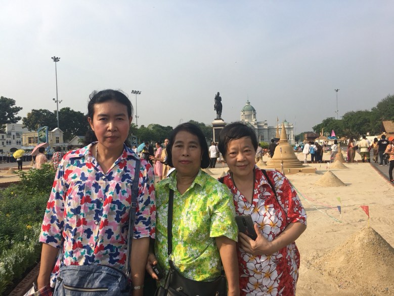 ประชาชนร่วมพิธีเจริญพระพุทธมนต์ถวายบูรพกษัตริย์