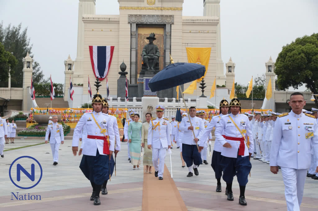 สมเด็จพระเจ้าอยู่หัว เสด็จฯ ทรงวางพานพุ่มพระบรมราชานุสาวรีย์ ร.๑ (ภาพ) สมเด็จพระเจ้าอยู่หัว เสด็จฯ ทรงวางพานพุ่มพระบรมราชานุสาวรีย์ ร.๑ (ภาพ)