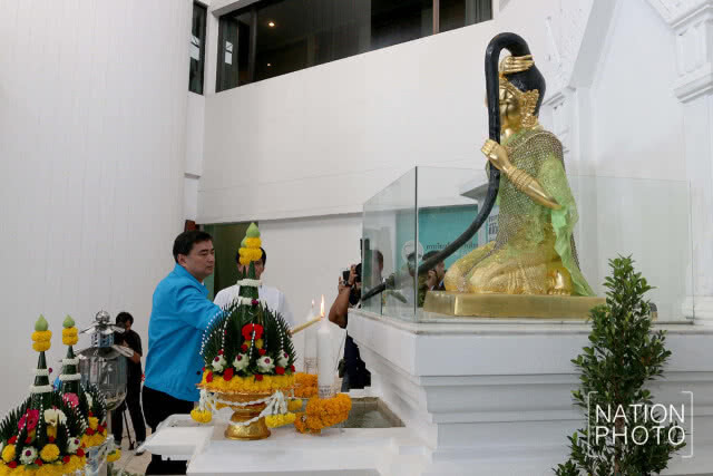 "มาร์ค"ชู ปชป. ยุคใหม่
ลบภาพอนุรักษ์นิยม