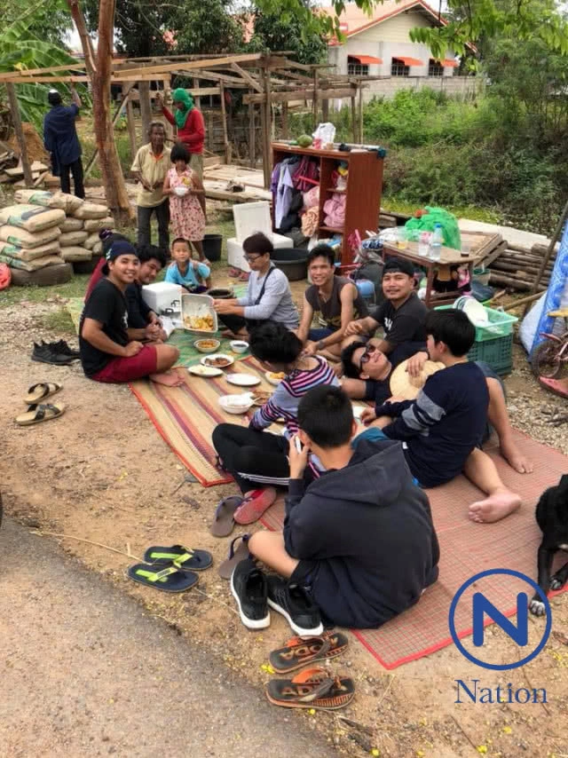 หนุ่มสาวอรัญฯ
สร้างบ้านให้ตา-หลานเก็บขวดขาย
เสร็จใน 2-3 วัน