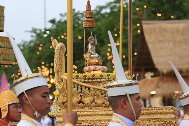 บรรยากาศพิธีเจริญพระพุทธมนต์ถวายบูรพกษัตริย์(ภาพ)