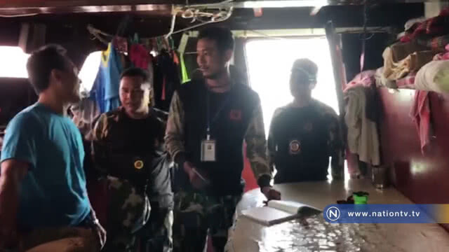 สุดมักง่าย... เรือทัวร์พายแคนูปล่อยน้ำมันลงทะเล