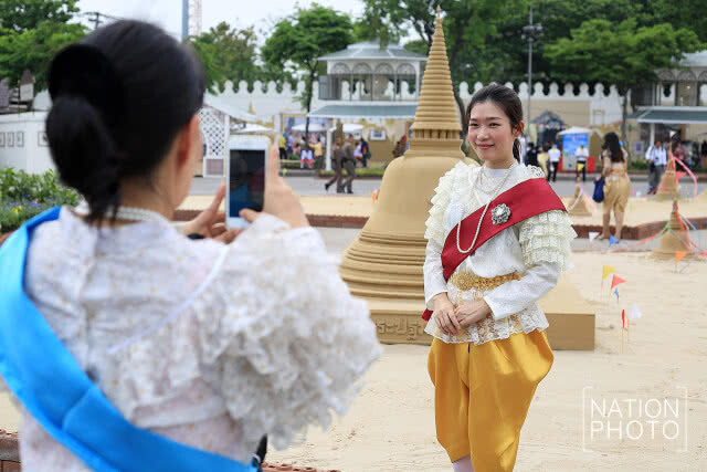 ชวนออเจ้าแต่ง "พี่หมื่น-แม่การะเกด" เที่ยวงาน "เถลิงศกสุขสันต์ มหาสงกรานต์ ตำนานไทย"(ภาพ+คลิป)