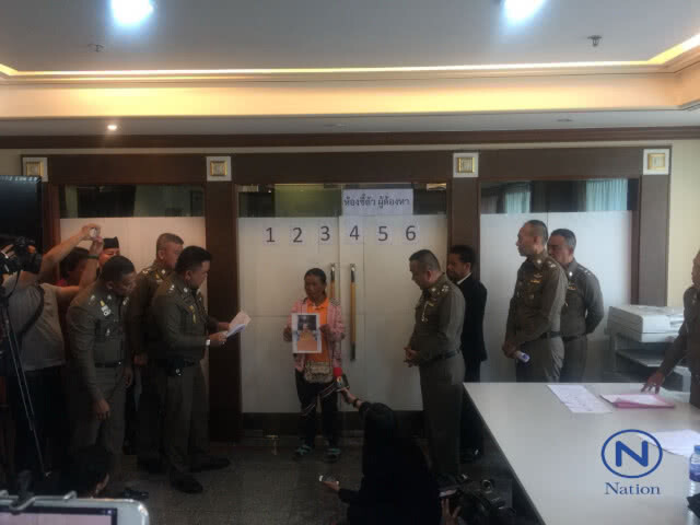 "ศรีวราห์"นำตัว
พ่อ-แม่สาว18
เหยื่อน้ำมนต์ไล่คุณไสย
ชี้ตัวผู้ต้องหา