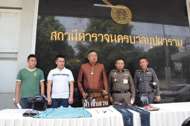 ผู้การฯ บก.น.8 สวมบท "คุณพี่หมื่น" แถลงจับผัวเมียจอมแสบตระเวนลักรถจยย.ทั่วกรุงฯ