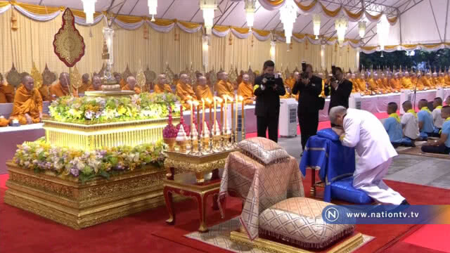ประชาชนร่วมพิธีเจริญพระพุทธมนต์ถวายบูรพกษัตริย์