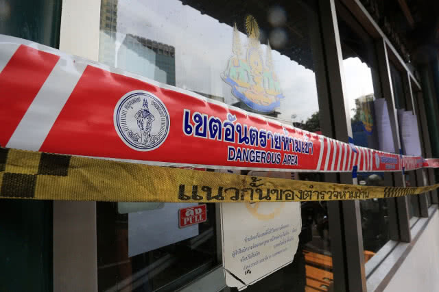 ผู้ประสบภัยไฟไหม้ ราชเทวี อพาร์ทเม้นท์ ทยอยขนย้ายออก