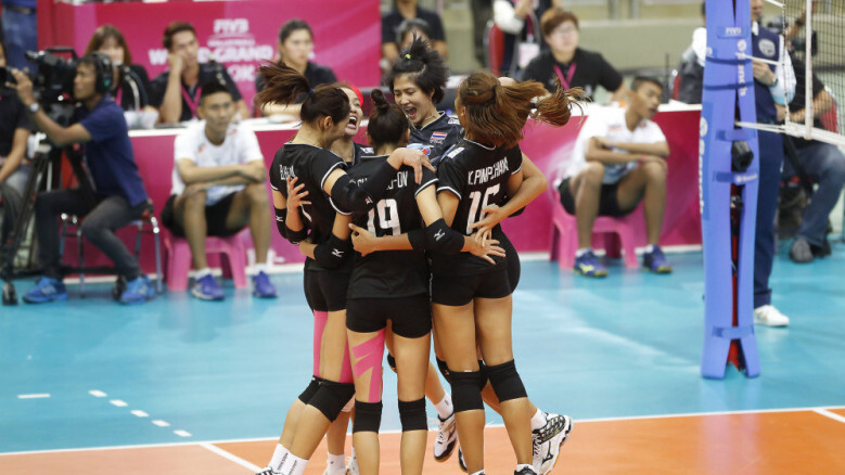 "ลูกยางสาวไทย"เฉือน"ออลสตาร์โสมขาว" 3-2เซต "ลูกยางสาวไทย"เฉือน"ออลสตาร์โสมขาว" 3-2เซต