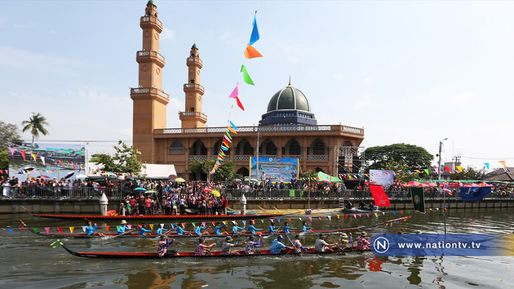 สืบสานประเพณีแข่งเรือคลองประเวศบุรีรมย์