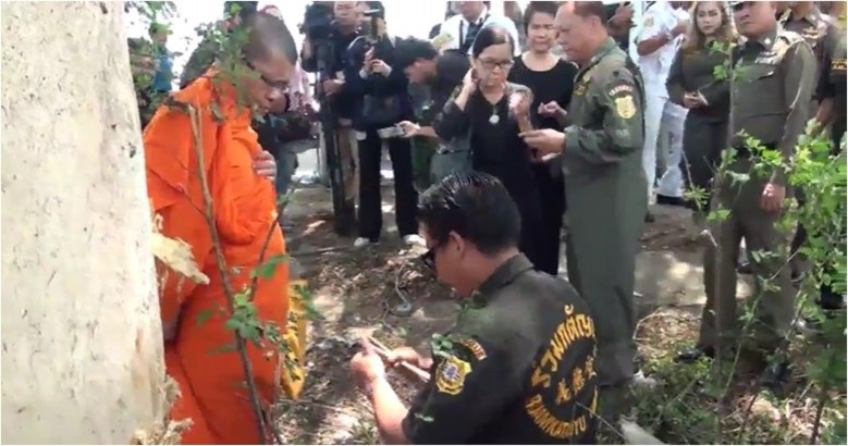 แเม่นิมนต์พระทำพิธีเชิญวิญญาณ'น้องอิน'กลับบ้าน