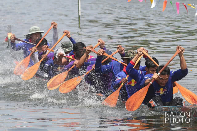 สืบสานประเพณีแข่งเรือคลองประเวศบุรีรมย์