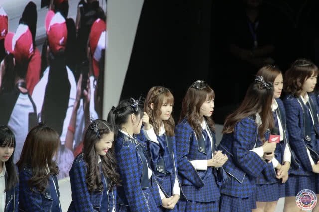 แฟนคลับ BNK48 แน่นขนัด!! ร่วมชมเพลงใหม่River งานมอเตอร์โชว์ครั้งที่ 39