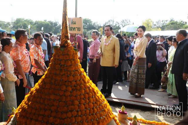 "บิ๊กตู่" เยี่ยมชมงาน "เถลิงศกสุขสันต์ มหาสงกรานต์ ตำนานไทย"