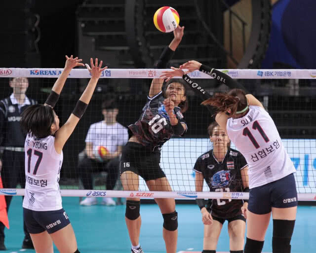"ลูกยางสาวไทย" สู้ขาดใจ!! เฉือน"ออลสตาร์โสมขาว" 3-2เซต