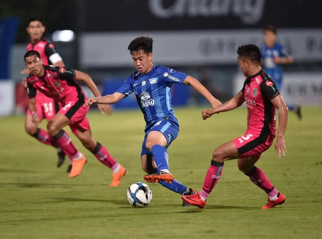 โค้ชโบ้ประเดิมสวย! เกริกฤทธิ์ยิงหนึ่งจ่ายหนึ่งพาชลบุรี ขย้ำชัยนาท 2-0