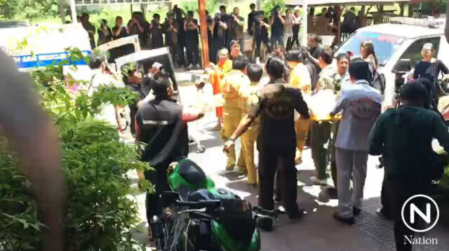 ครอบครัวน้องอิน รับศพ และเคลื่อนไปเชิญดวงวิญญาณที่เกิดเหตุ