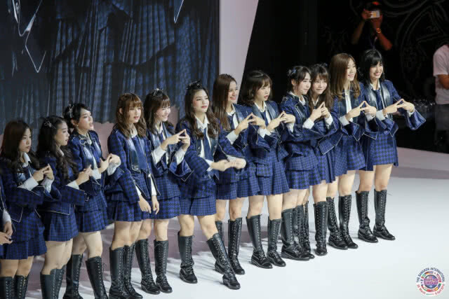 แฟนคลับ BNK48 แน่นขนัด!! ร่วมชมเพลงใหม่River งานมอเตอร์โชว์ครั้งที่ 39
