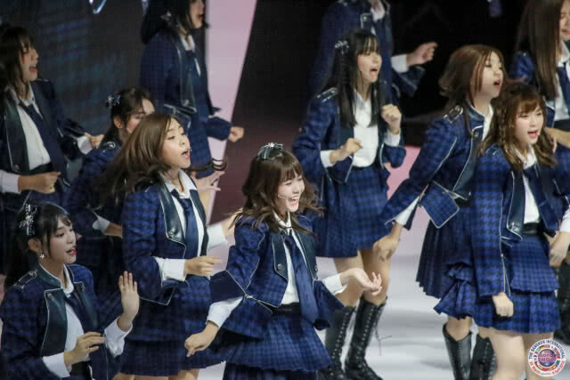 แฟนคลับ BNK48 แน่นขนัด!! ร่วมชมเพลงใหม่River งานมอเตอร์โชว์ครั้งที่ 39
