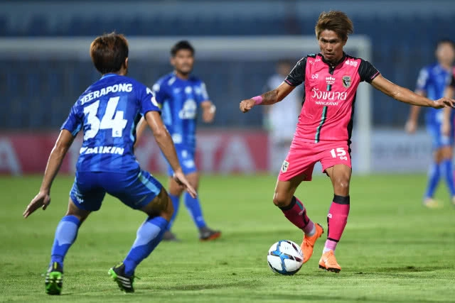 โค้ชโบ้ประเดิมสวย! เกริกฤทธิ์ยิงหนึ่งจ่ายหนึ่งพาชลบุรี ขย้ำชัยนาท 2-0