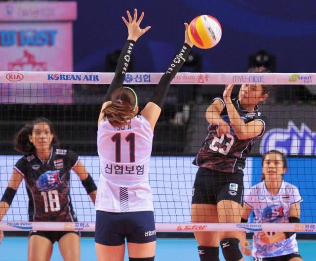 "ลูกยางสาวไทย" สู้ขาดใจ!! เฉือน"ออลสตาร์โสมขาว" 3-2เซต