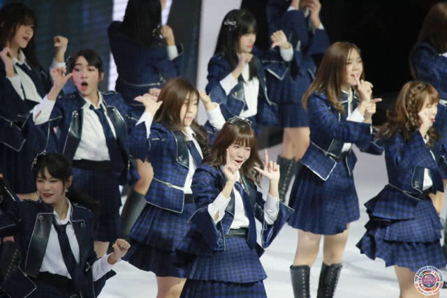 แฟนคลับ BNK48 แน่นขนัด!! ร่วมชมเพลงใหม่River งานมอเตอร์โชว์ครั้งที่ 39