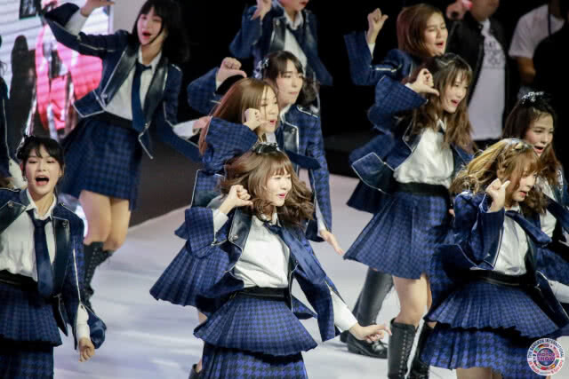 แฟนคลับ BNK48 แน่นขนัด!! ร่วมชมเพลงใหม่River งานมอเตอร์โชว์ครั้งที่ 39