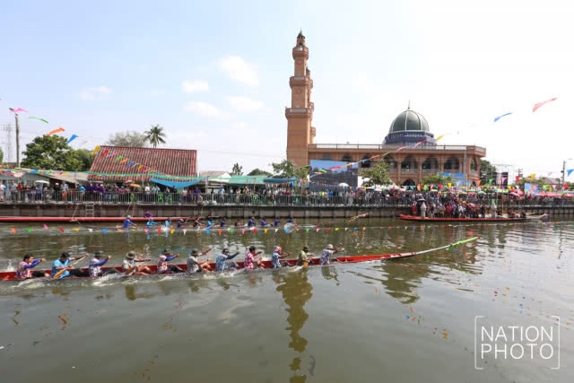 สืบสานประเพณีแข่งเรือคลองประเวศบุรีรมย์