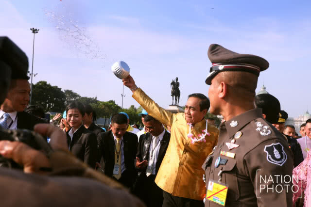 "บิ๊กตู่" เยี่ยมชมงาน "เถลิงศกสุขสันต์ มหาสงกรานต์ ตำนานไทย"