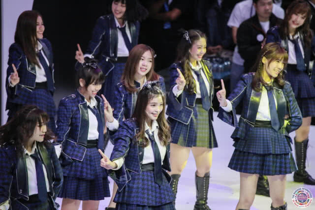 แฟนคลับ BNK48 แน่นขนัด!! ร่วมชมเพลงใหม่River งานมอเตอร์โชว์ครั้งที่ 39