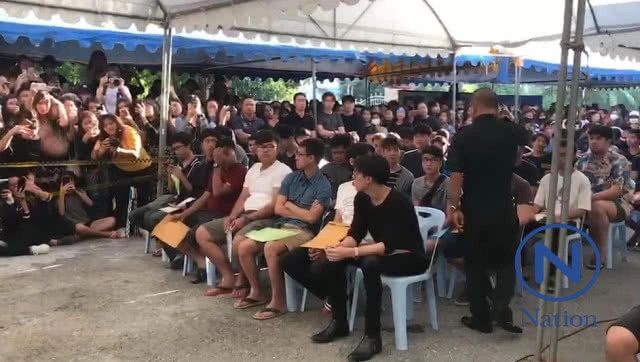 แฟนคลับกรี๊ดสนั่น
"แบมแบม got7"
ร่วมคัดเลือกทหาร แฟนแห่ให้กำลังใจ
เก้า-จิรายุ ยื่นขอผ่อนผัน