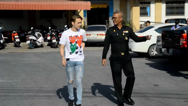 แบงค์ "ศรราม น้ำเพชร" ลิเกเงินล้านรอผ่อนผันเกณท์ทหาร