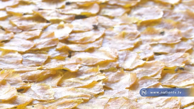 ปิดเทอม นักเรียนออกรับจ้างทำ "ส้มแผ่น" ของฝาก