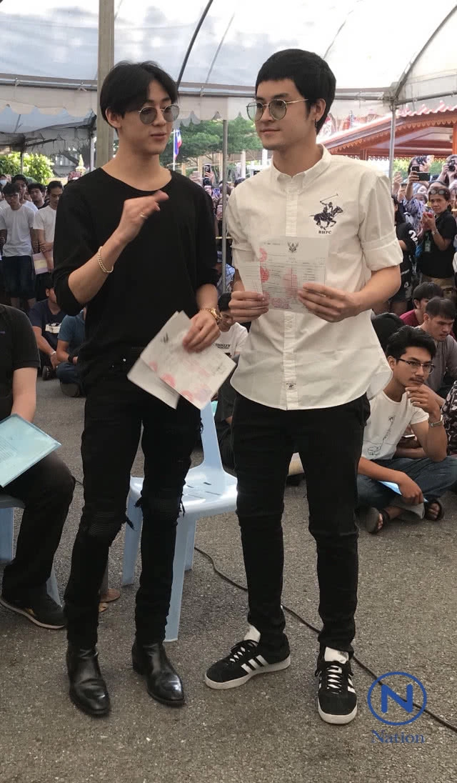 แฟนคลับกรี๊ดสนั่น
"แบมแบม got7"
ร่วมคัดเลือกทหาร แฟนแห่ให้กำลังใจ
เก้า-จิรายุ ยื่นขอผ่อนผัน