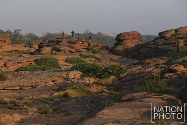 "หาดชมดาว" ประติมากรรมหินธรรมชาติรูปร่างแปลกตาชวนจินตนาการ