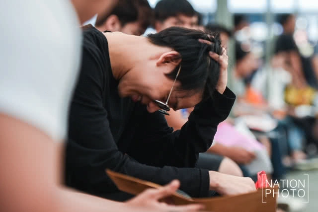 ไม่ผ่อนผัน! "แบมแบม GOT7" รอลุ้นจับใบดำ-ใบแดง